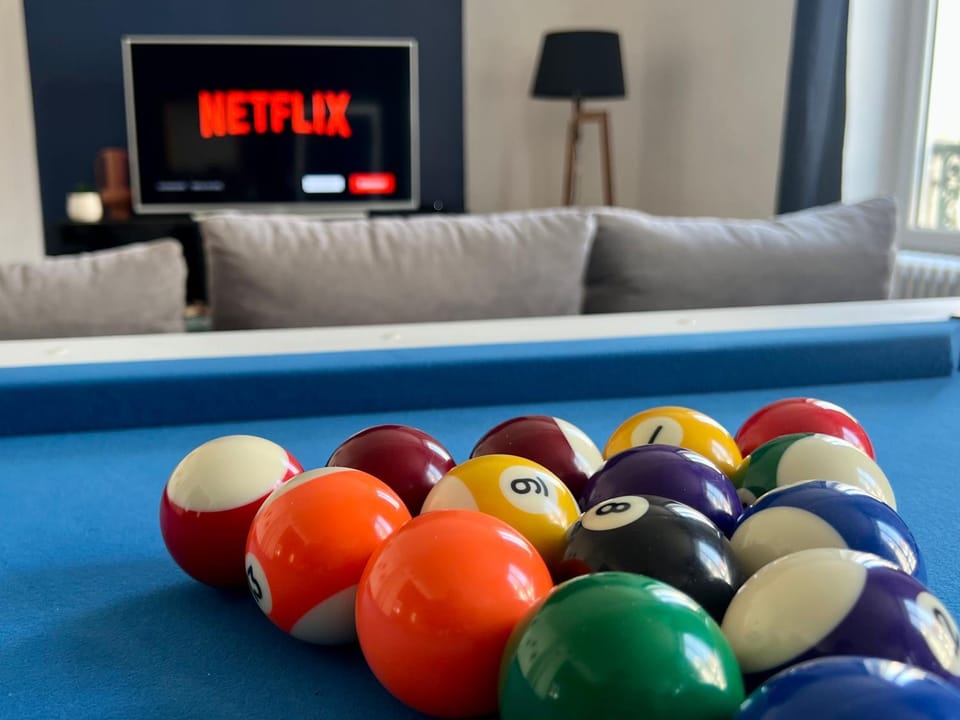 Billiard, TV and multimedia, Living room, Seating area, Evening entertainment