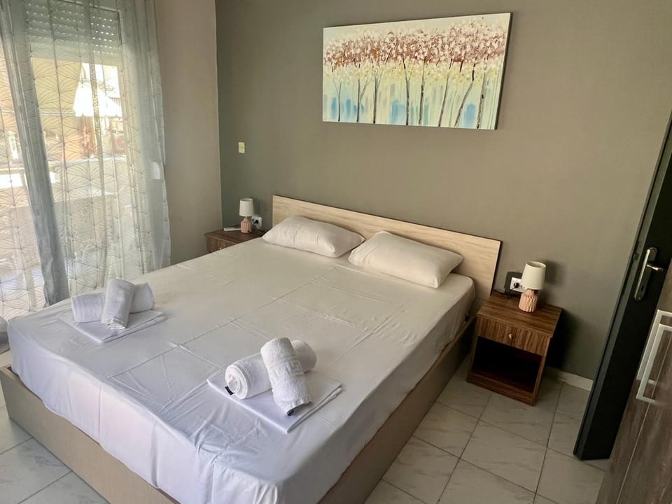 Bed, Bedroom, towels