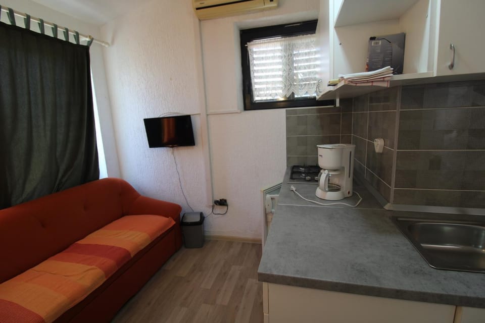 Kitchen or kitchenette, Seating area