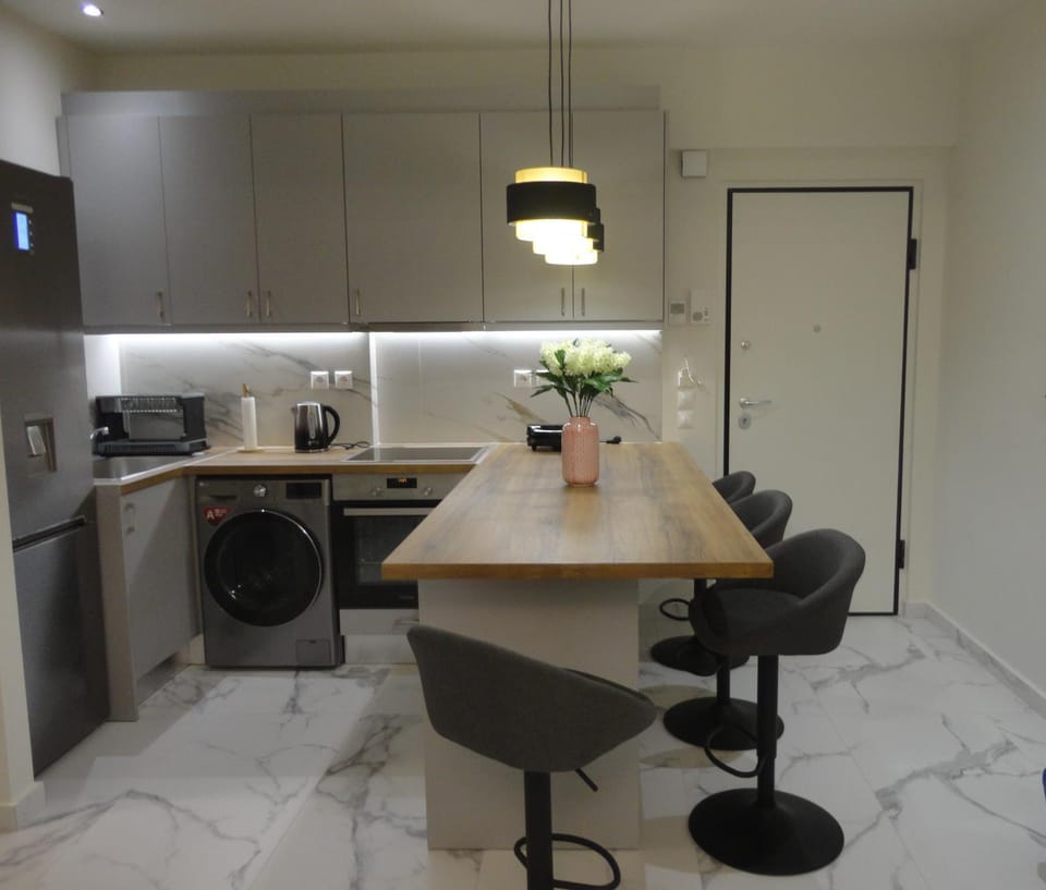 Kitchen or kitchenette, Dining area, oven, stove