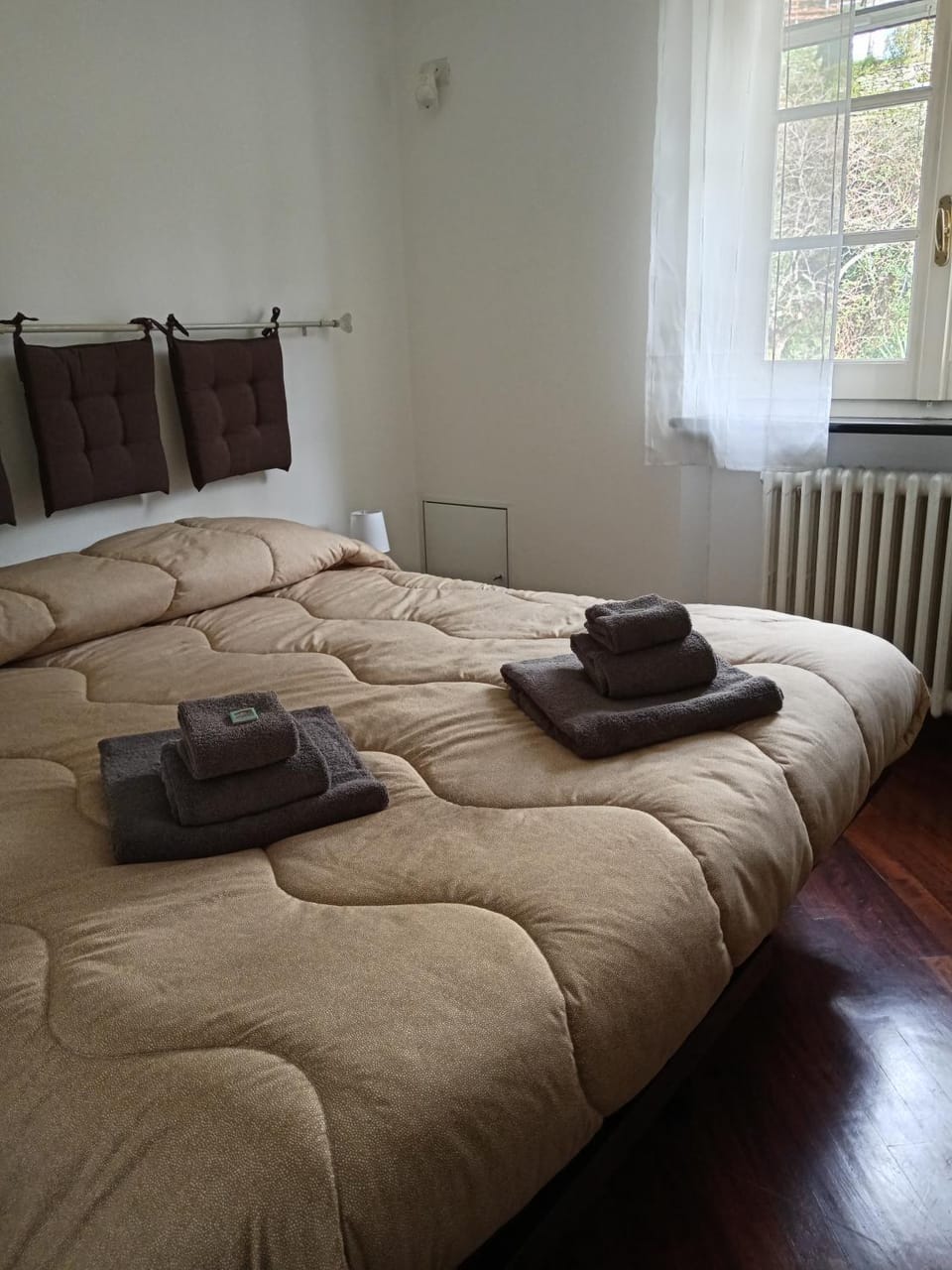 Bed, Photo of the whole room, Bedroom, internet, towels