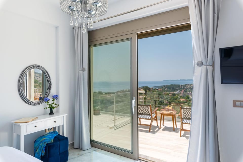 Bed, Day, View (from property/room), Balcony/Terrace, Photo of the whole room, Bedroom, Mountain view
