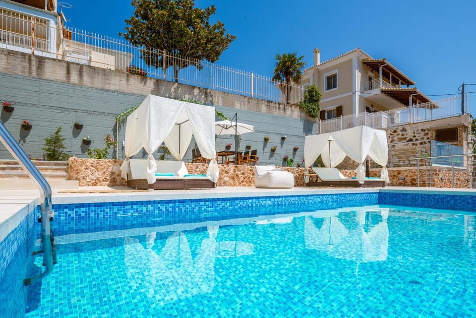 Property building, Day, Pool view, Swimming pool, sunbed