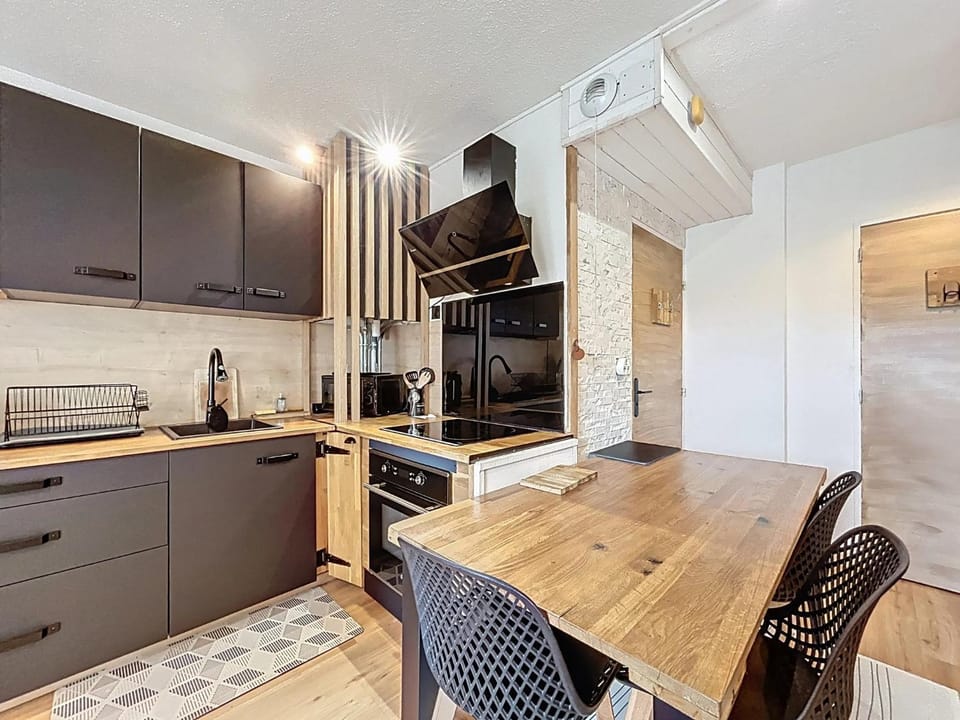 Kitchen or kitchenette, Dining area, kitchen