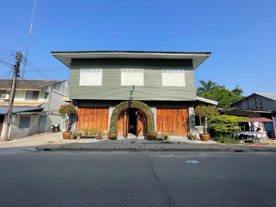 Property building, Day, Neighbourhood, Street view