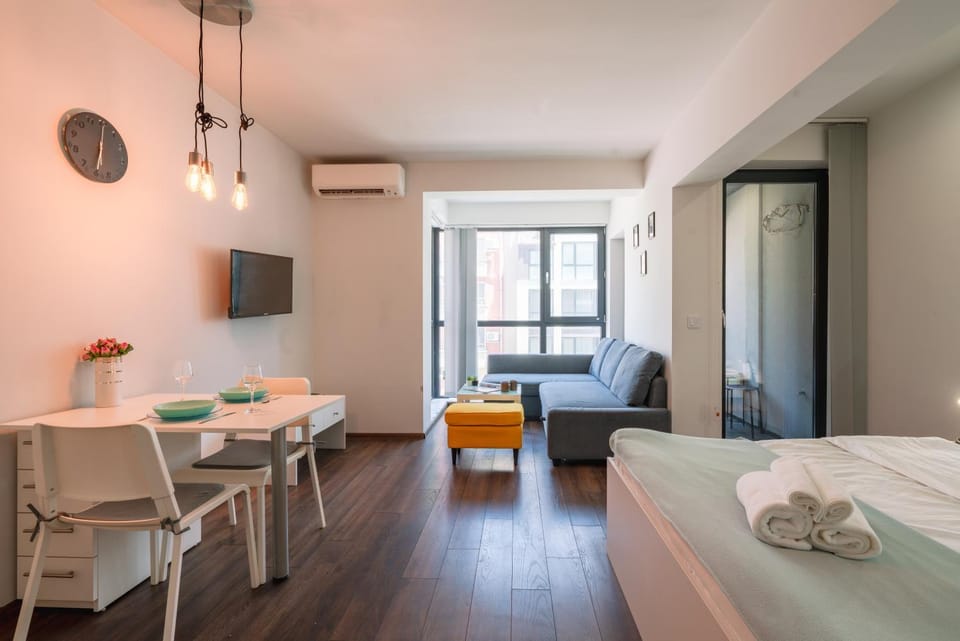 Bed, Living room, Photo of the whole room, Bedroom