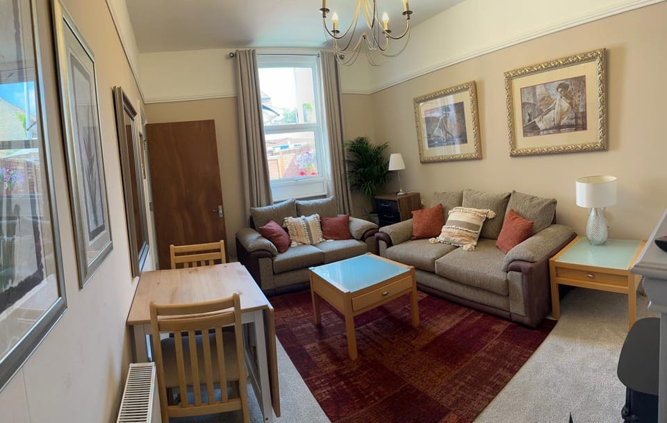 Self contained Garden Flat newly Refurbished Apartment in Bridlington