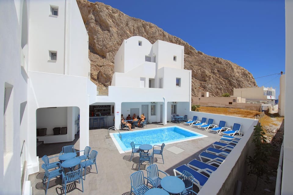 Property building, Patio, Nearby landmark, Day, Natural landscape, Seating area, Pool view, Swimming pool, sunbed