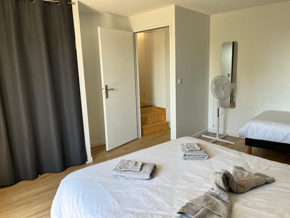 Bed, Bedroom