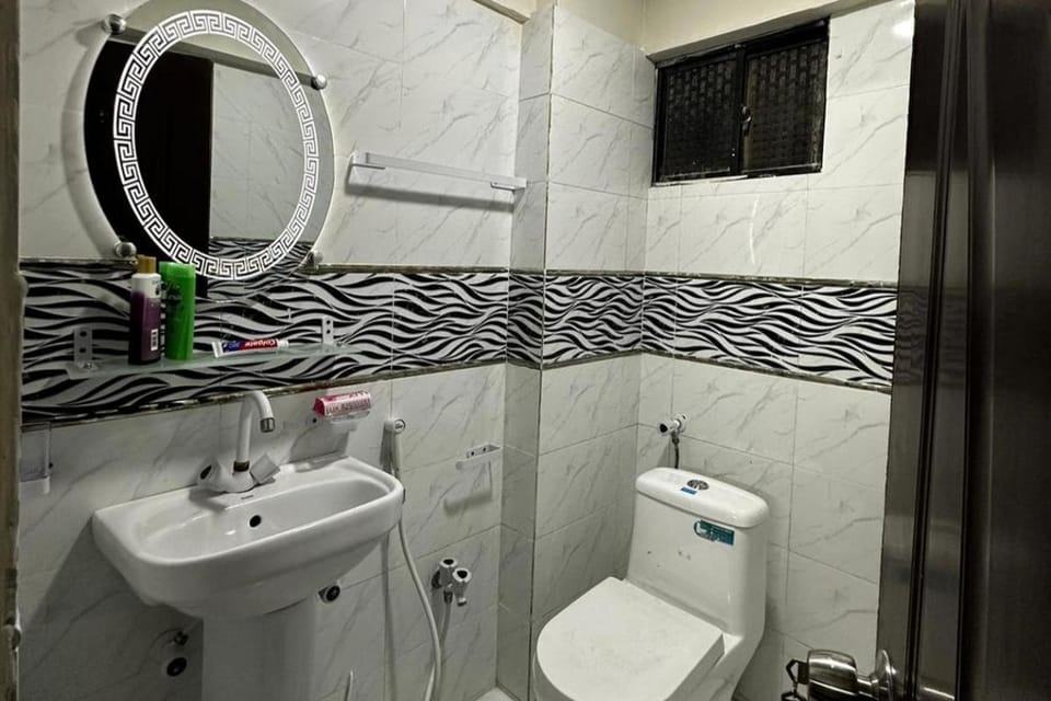 Apartment - Sleeps 2 - Parking - WiFi Apartment in Karachi