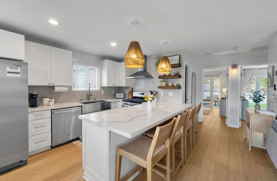 Kitchen or kitchenette, Dining area, dishwasher, oven, stove, toaster