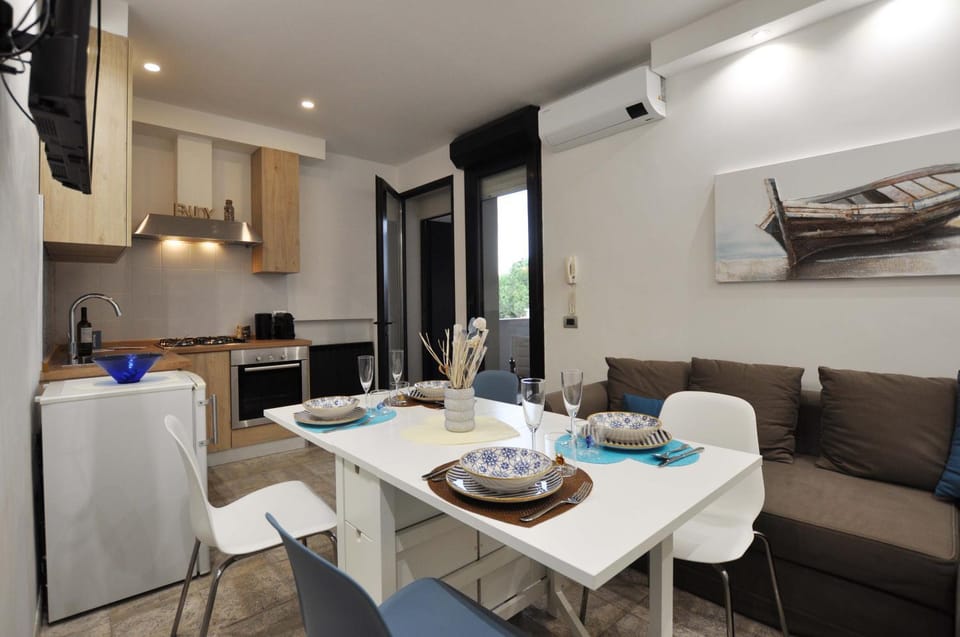 Kitchen or kitchenette, Living room, Dining area, pet friendly, stove