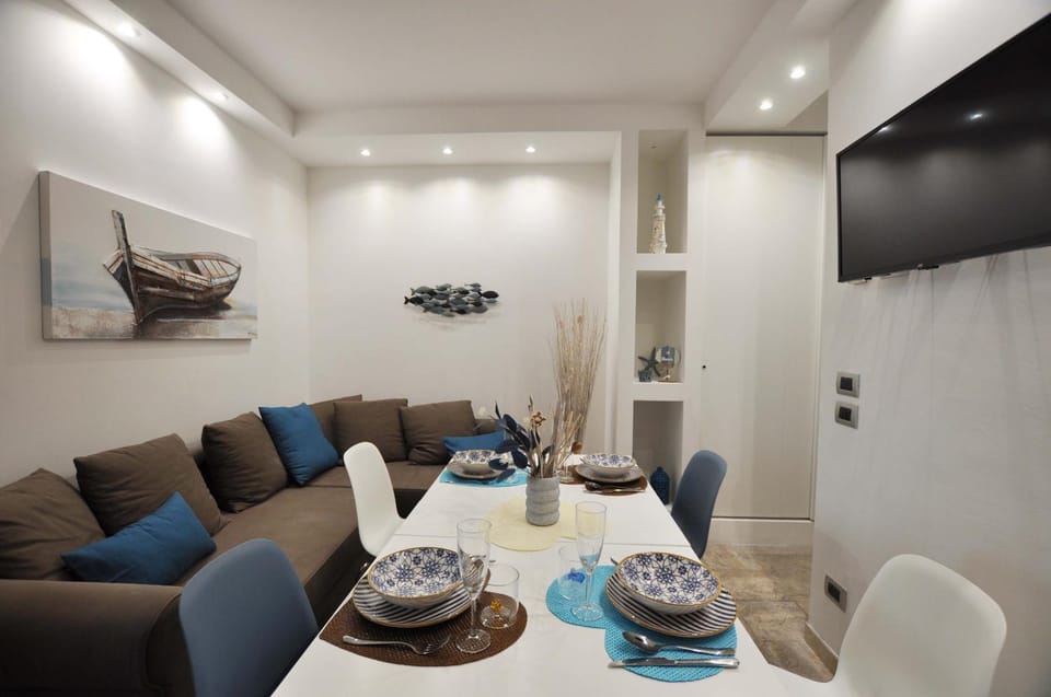 TV and multimedia, Living room, Dining area
