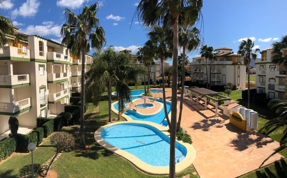 Property building, Garden, Swimming pool
