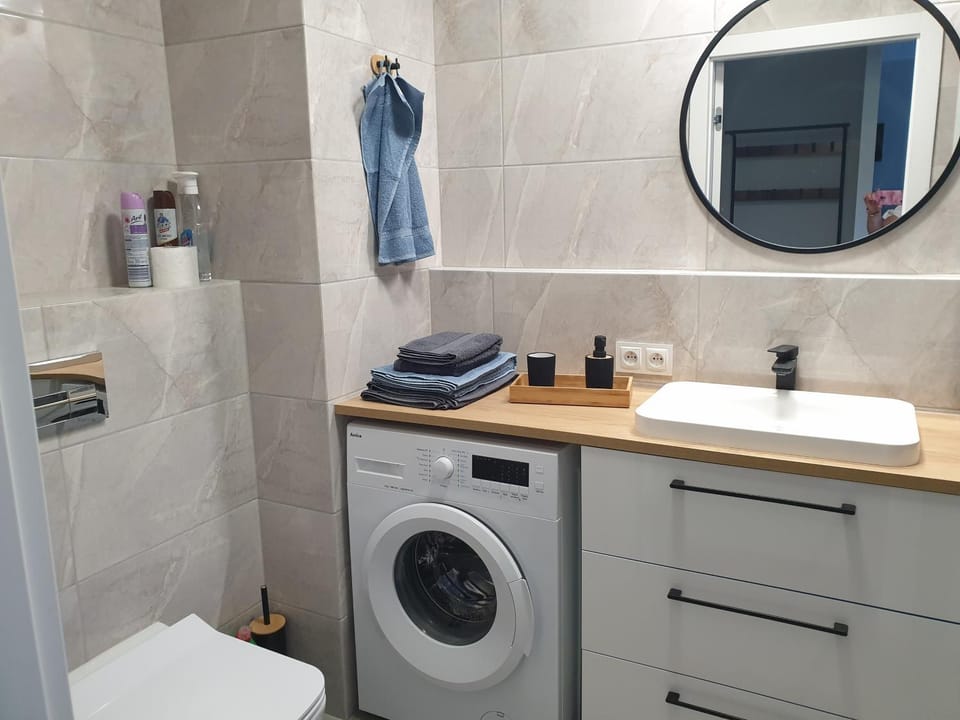Bathroom, towels, washing machine