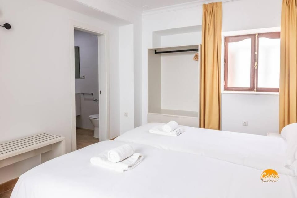 Bed, Photo of the whole room, Bedroom, towels, wardrobe, air conditioner