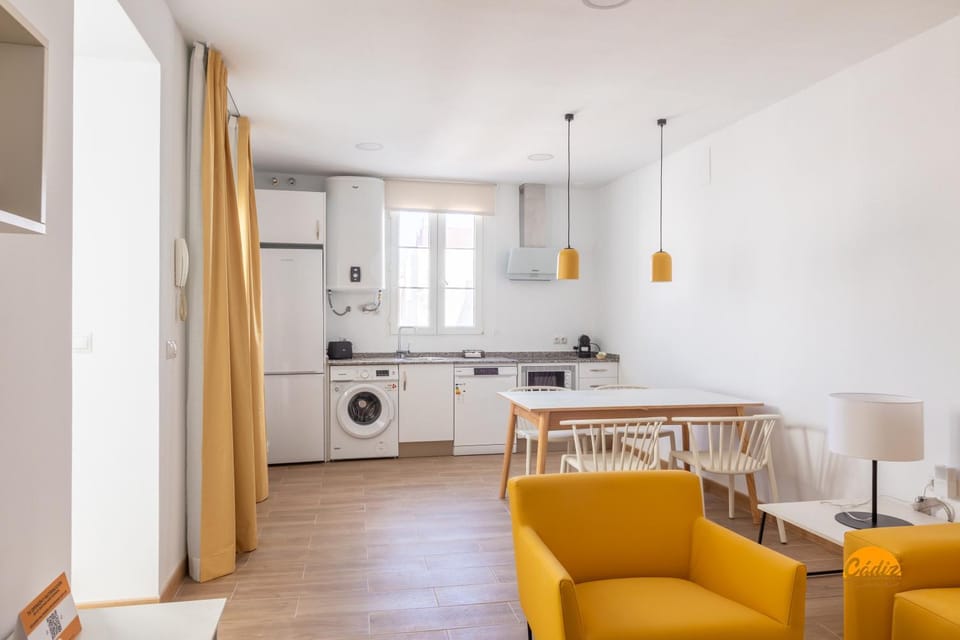 Kitchen or kitchenette, Living room, Dining area, dishwasher, oven, pet friendly, washing machine