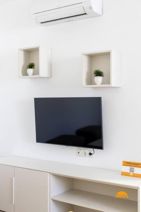 TV and multimedia, air conditioner