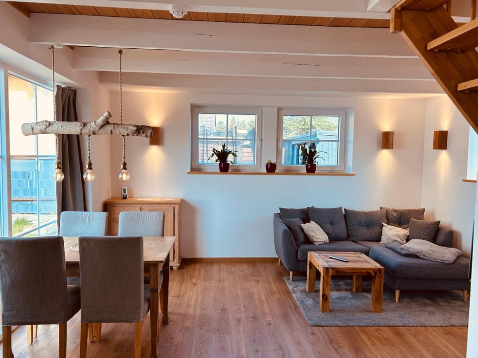 Seating area, Dining area