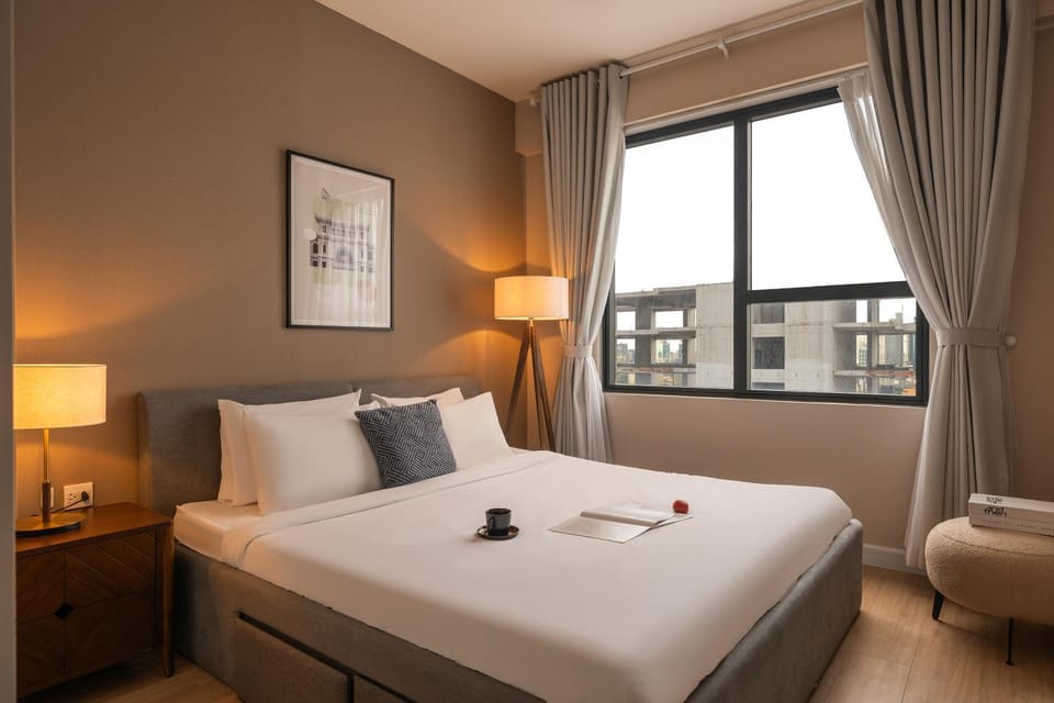 Bed, Living room, Photo of the whole room, Seating area, Bedroom