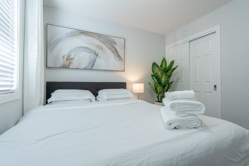 Bedroom, towels