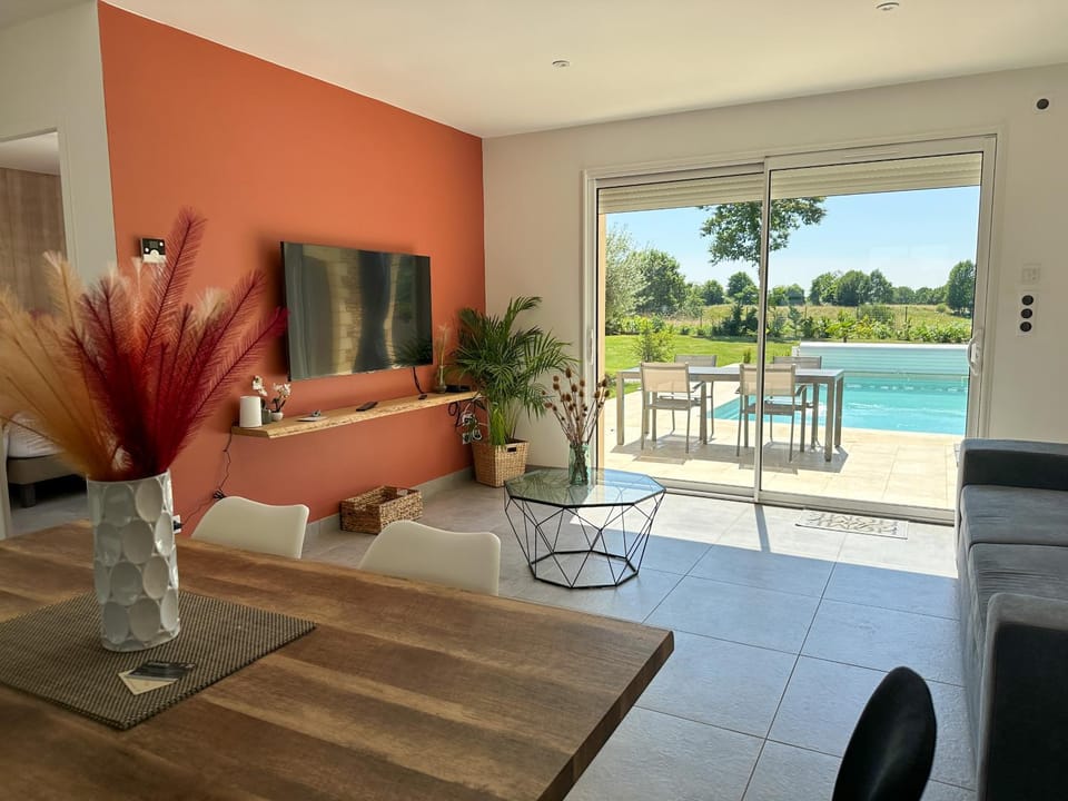 Villa Sarlat ,piscine/jacuzzi Villa in Nouvelle-Aquitaine