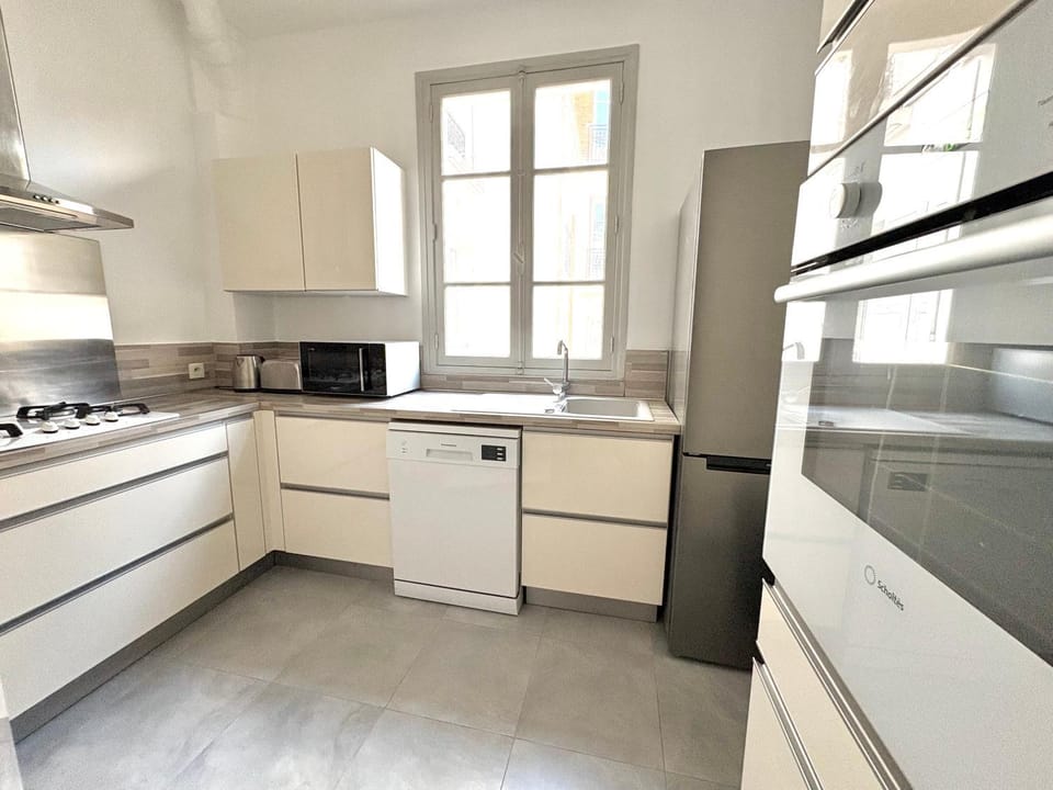 Kitchen or kitchenette, stove