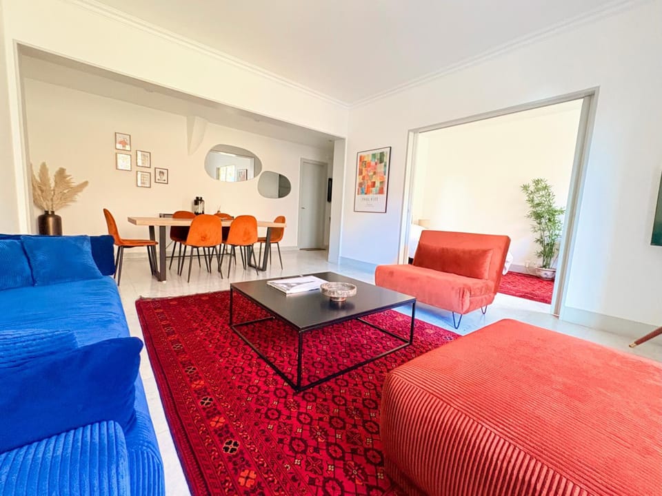Seating area, Dining area