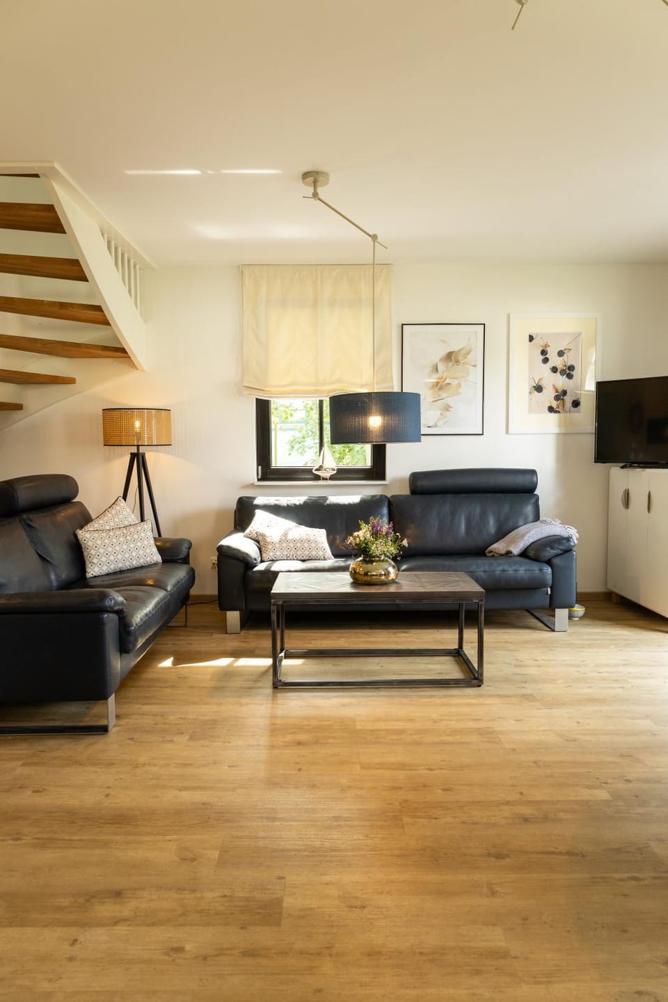 Communal lounge/ TV room, TV and multimedia, Living room, Seating area, Facility for disabled guests