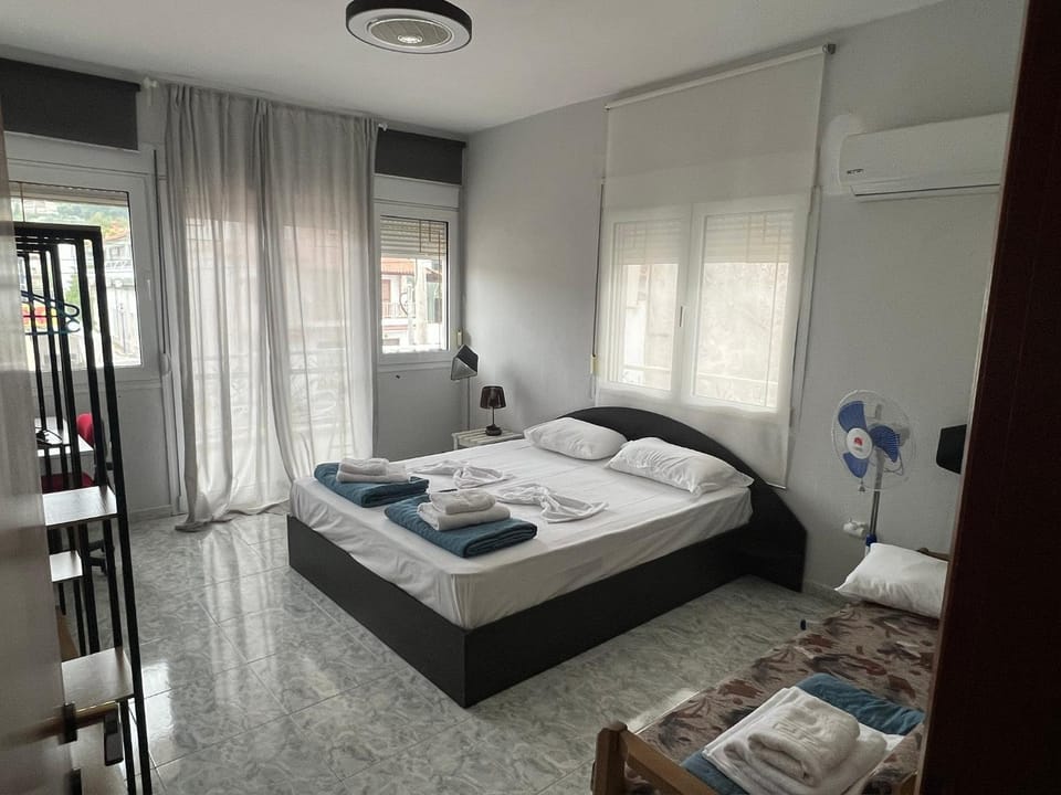 Bed, Photo of the whole room, towels