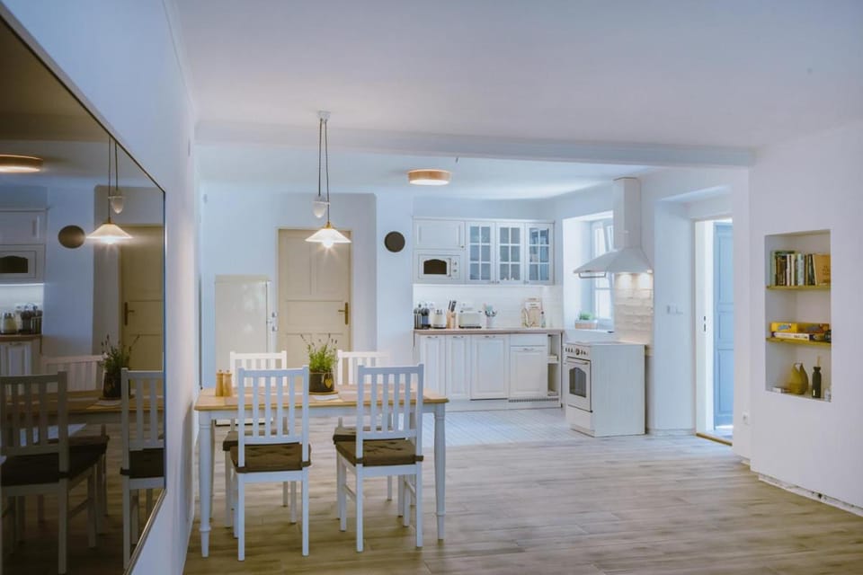 Kitchen or kitchenette, Living room, kitchen