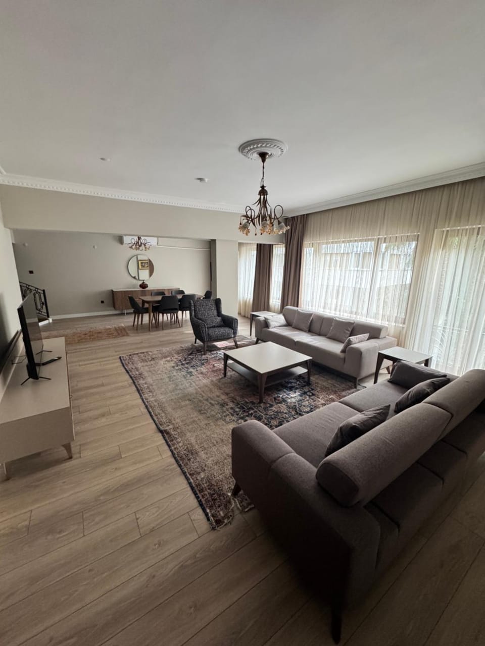 TV and multimedia, Seating area, Dining area, Street view, Dinner, furniture, internet, air conditioner