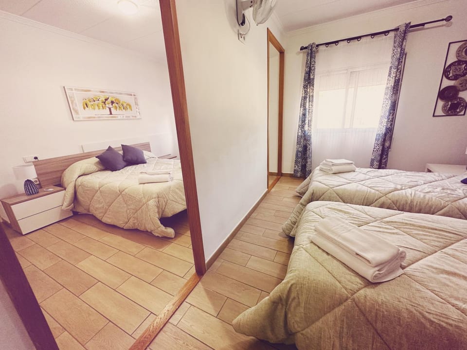 Bed, Photo of the whole room, Bedroom, air conditioner