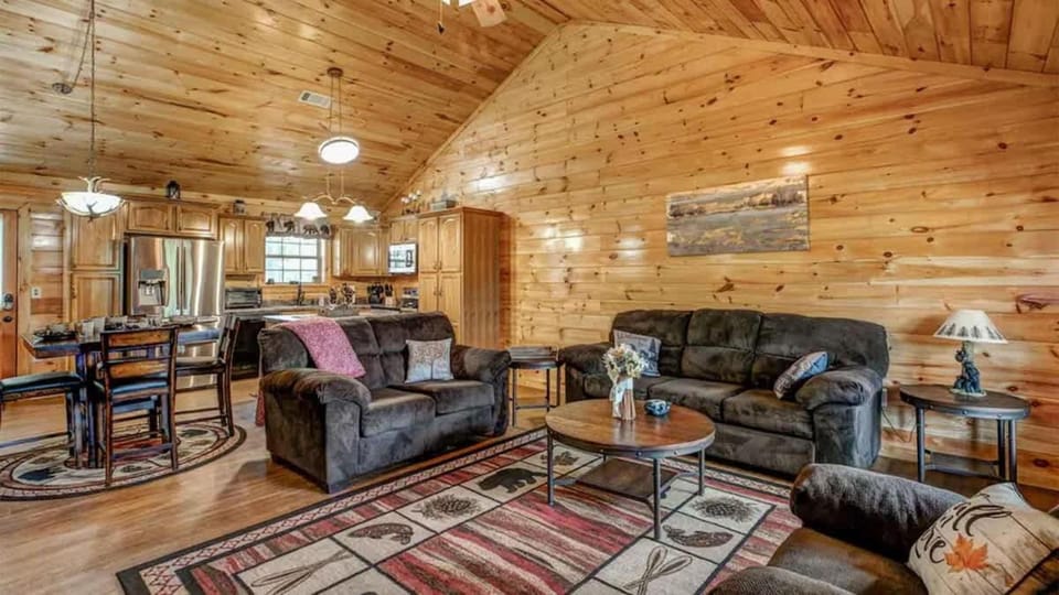 Magic Mountain by Beyond Expectations w Views House in Sevierville