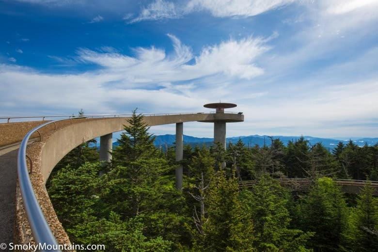 Magic Mountain by Beyond Expectations w Views House in Sevierville