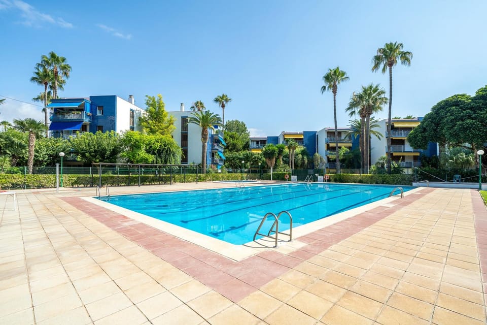Property building, Swimming pool