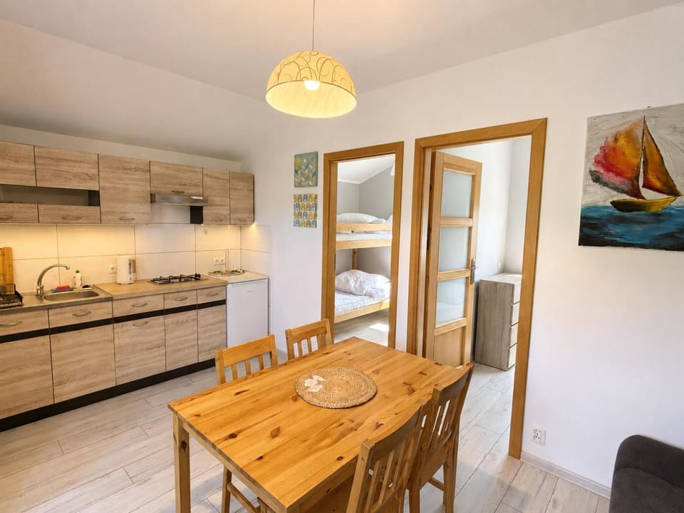Kitchen or kitchenette, Dining area, stove
