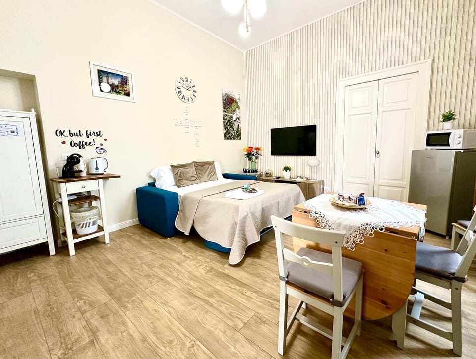 Bed, TV and multimedia, Coffee/tea facilities, Bedroom, microwave, oven, air conditioner