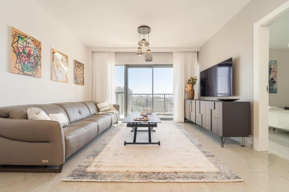 Dreamy 2 Bedroom In Best Location Parking House in Jerusalem