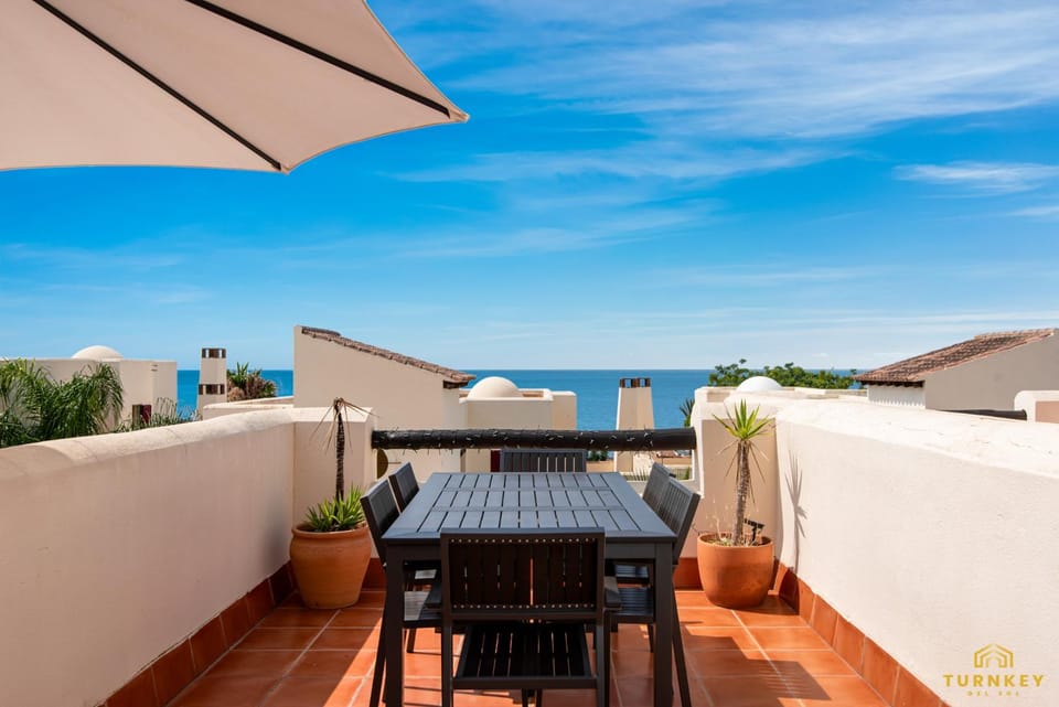 View (from property/room), Balcony/Terrace, Dining area, Sea view