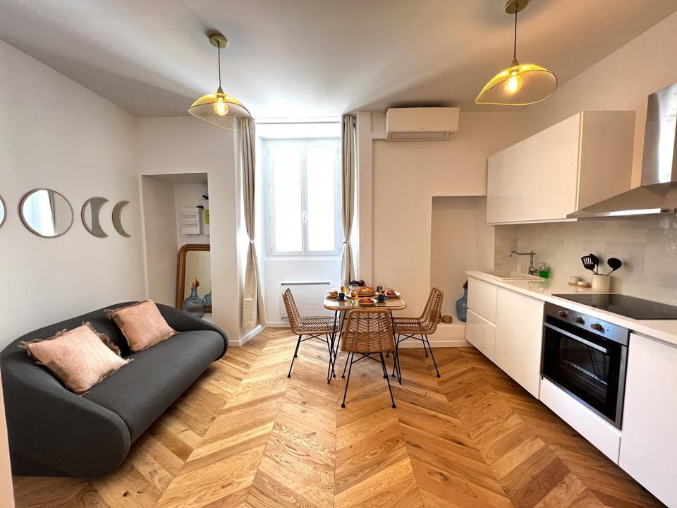 Kitchen or kitchenette, Living room, Seating area, Dining area, minibar, pet friendly, stove