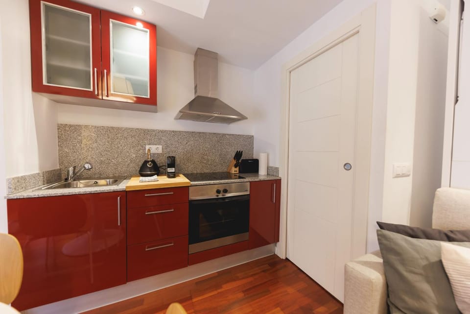 Kitchen or kitchenette, pet friendly, stove