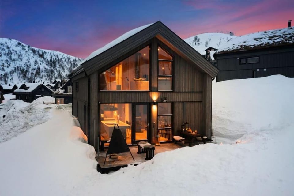 Ski-in-out from the door Alpine XC Mountain views House in Viken, Norway