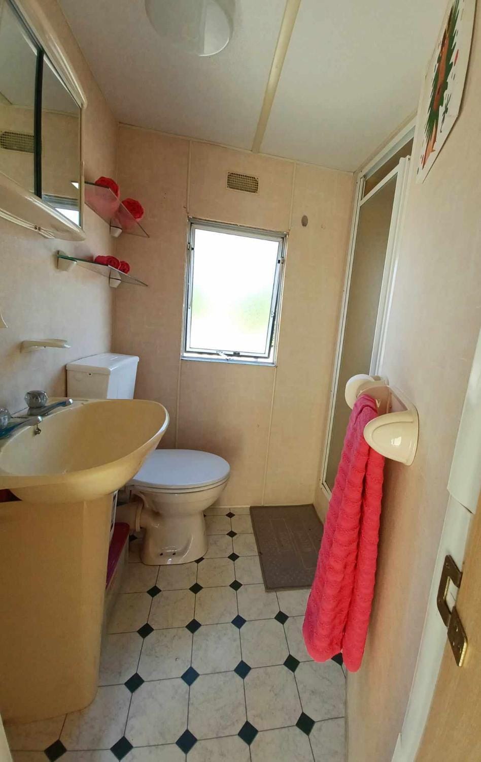 Toilet, Bathroom, towels