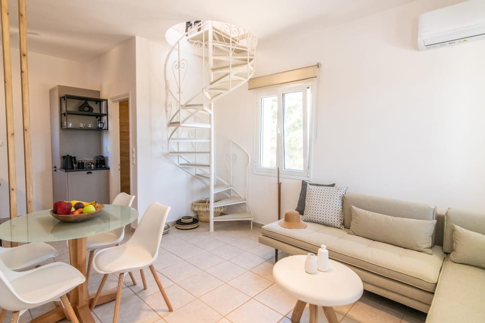 Living room, Seating area, Dining area, air conditioner