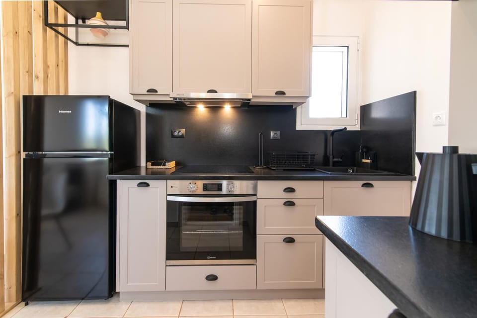 Kitchen or kitchenette, oven, pet friendly, stove, toaster