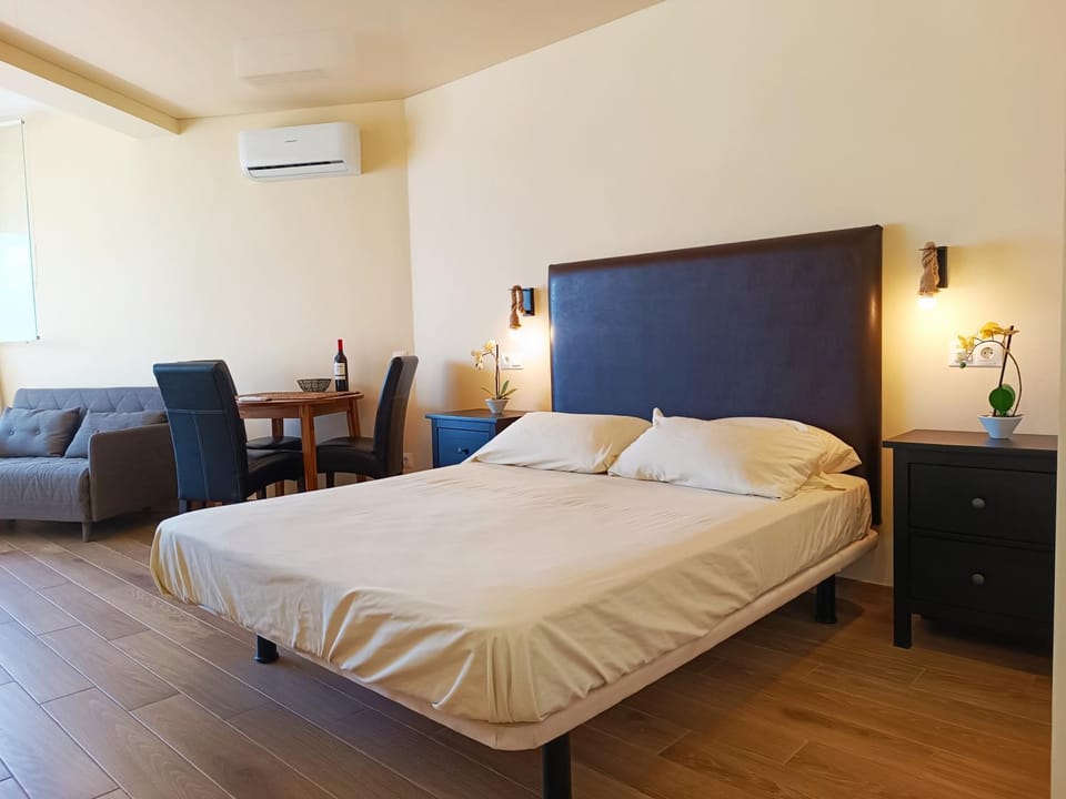 Bed, air conditioner