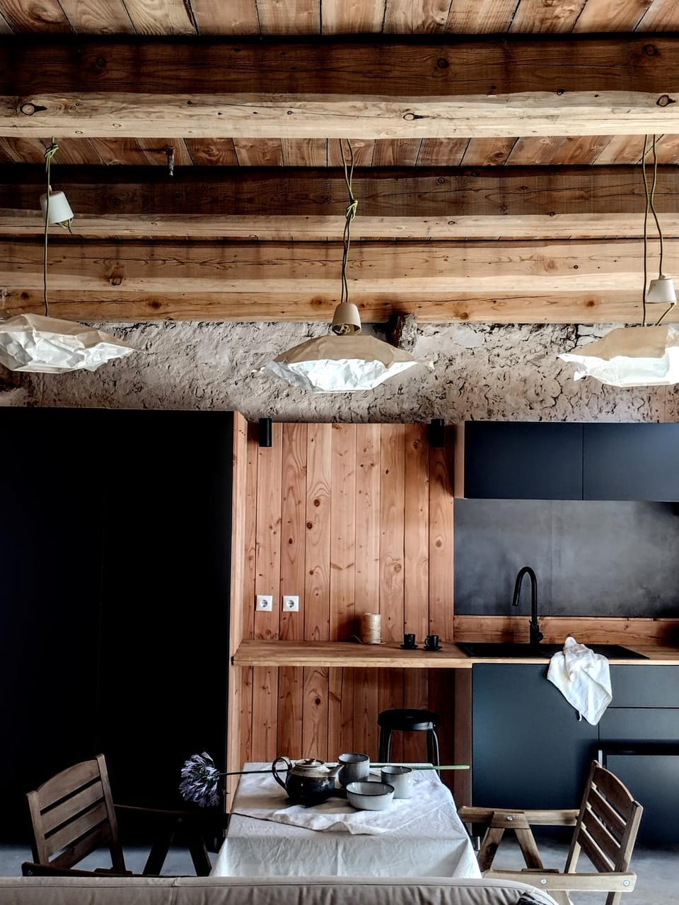 Kitchen or kitchenette, Dining area