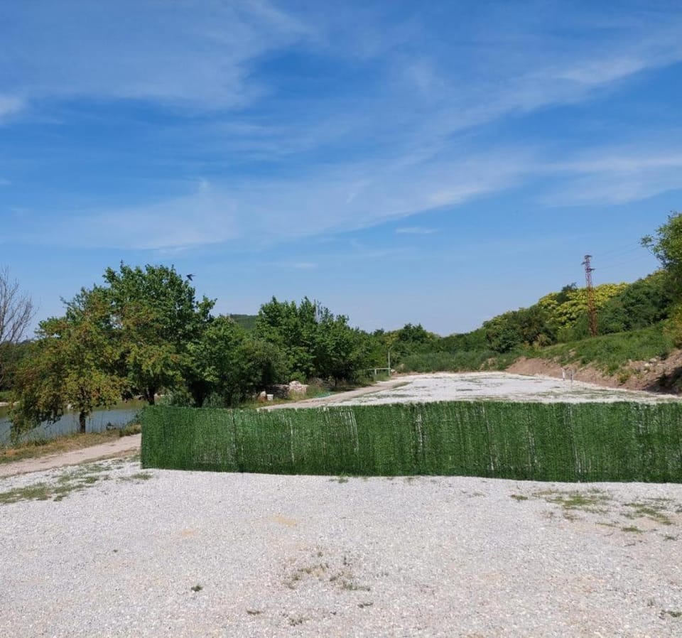Property building, Day, Natural landscape, Location