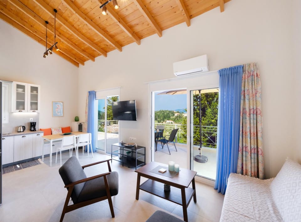 TV and multimedia, Kitchen or kitchenette, Living room, Seating area, Dining area, air conditioner
